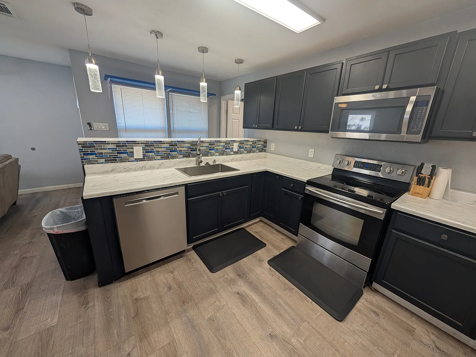 4 bed, 1384 sqft, $3,200 — Photo 2