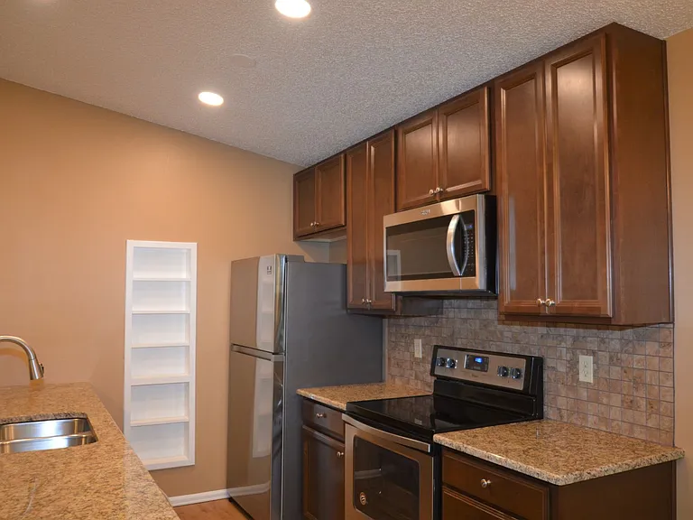 4618 Excalibur Ct — Photo 5