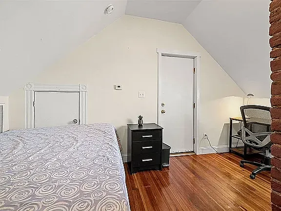 1 bed, 450 sqft, $2,400 — Photo 3
