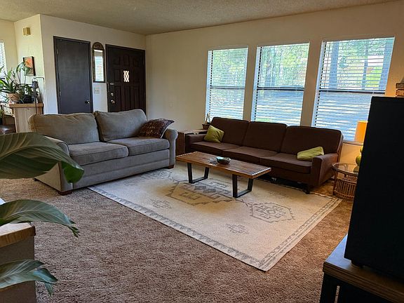 3rd image of 424 Catskill Dr
