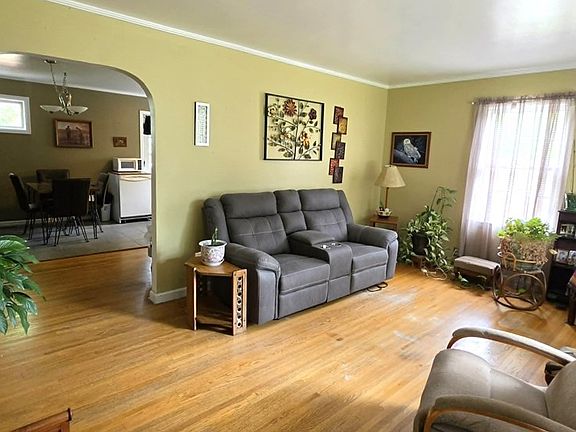 2nd image of 814 Alexander St