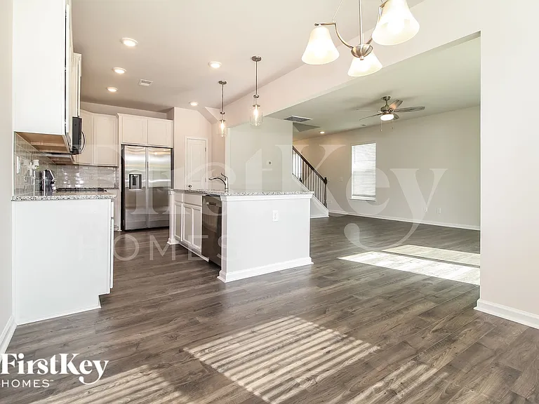 212 Ashborne Ln — Photo 4