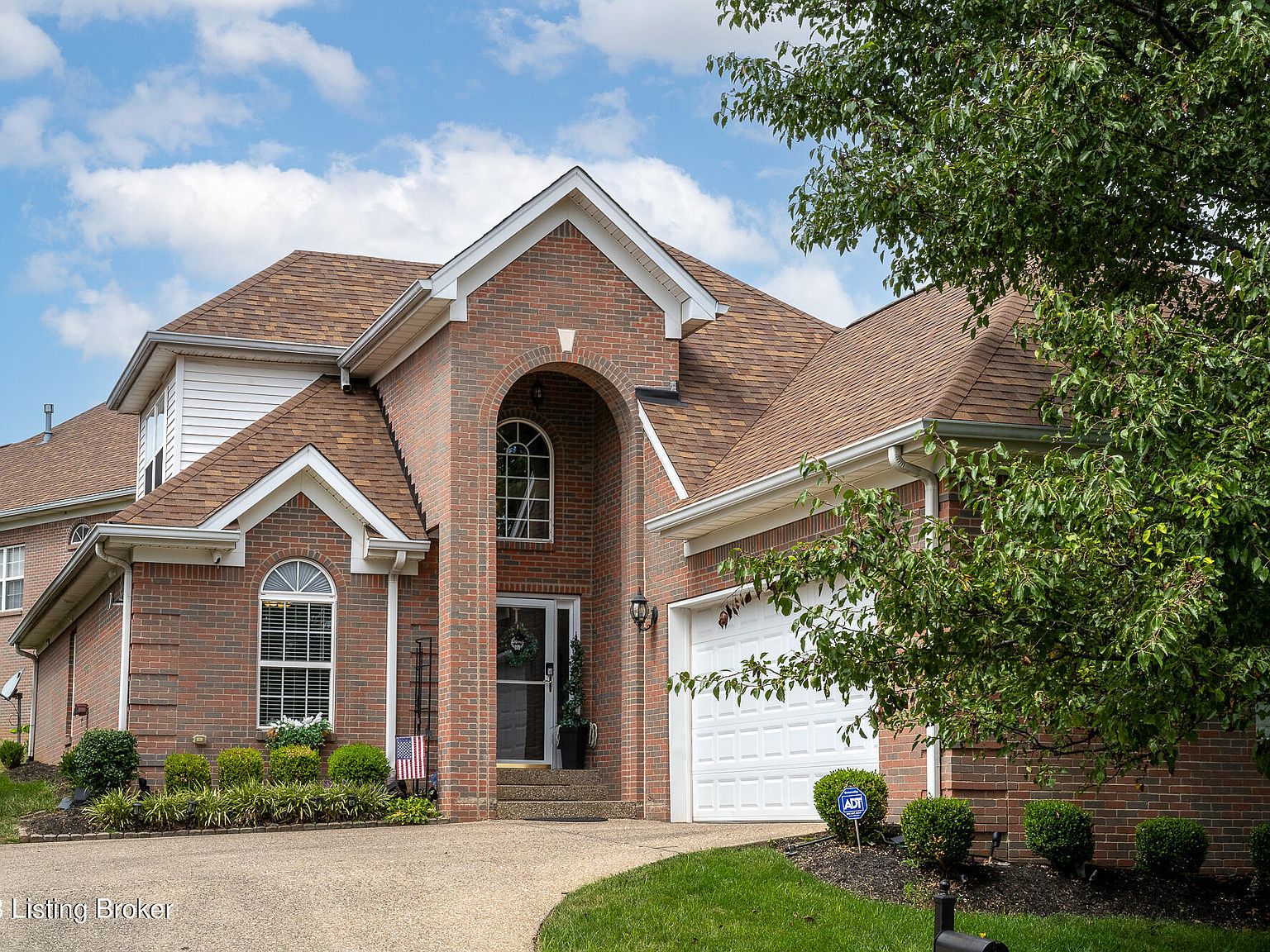 ぽんず　House on the hill 3226 Hurstbourne Springs Dr, Louisville, KY 40220 | Zillow