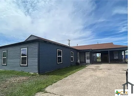 917 Stetson Ave — Photo 1