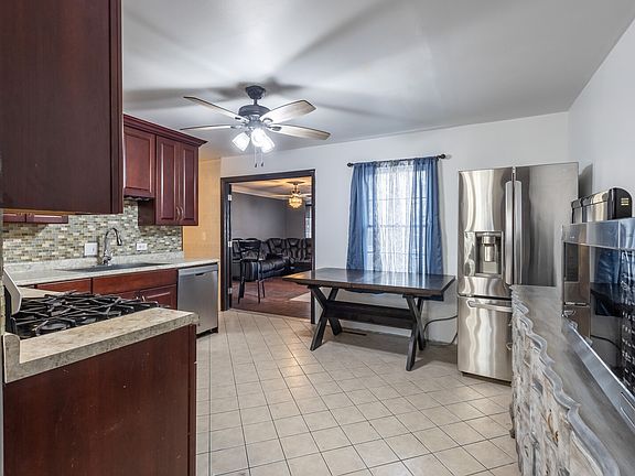 5th image of 36152 N Edgewood Dr
