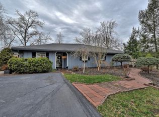 470 Set Point Private Dr, Piney Flats, TN 37686