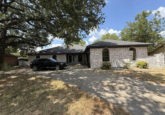 1st image of 316 Azalea Dr