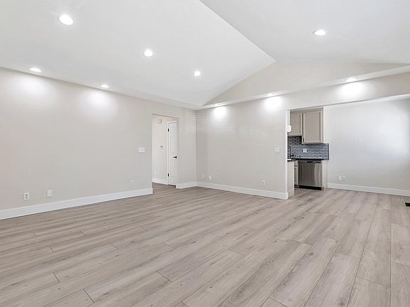 4th image of 28 Kim Louise Dr APT 1