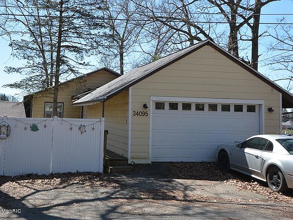 4th image of 34095 Hillside Dr