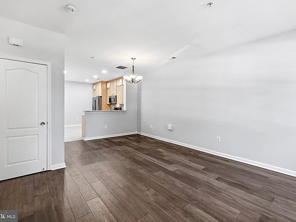 4th image of 43607 McDowell Sq