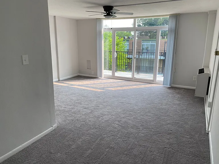 Creswood Apartments- Come home to Convenience! — Photo 26