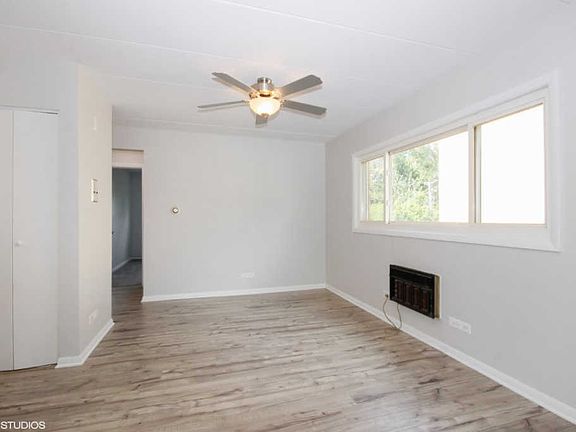 4th image of 10322 S Komensky Ave #B