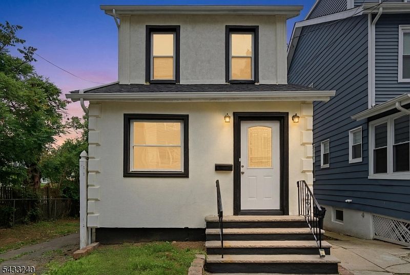 1st image of 306 Smith St