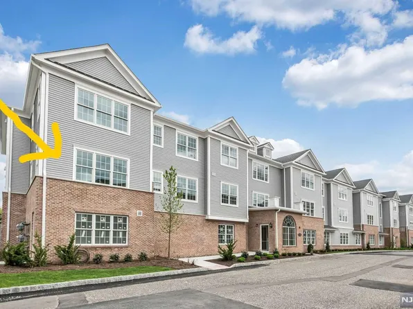 5210 Rio Vista Ln, Northvale, NJ 07647