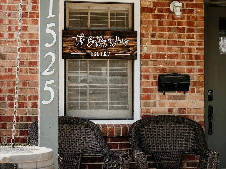 1525 Hillcrest Dr — Photo 2