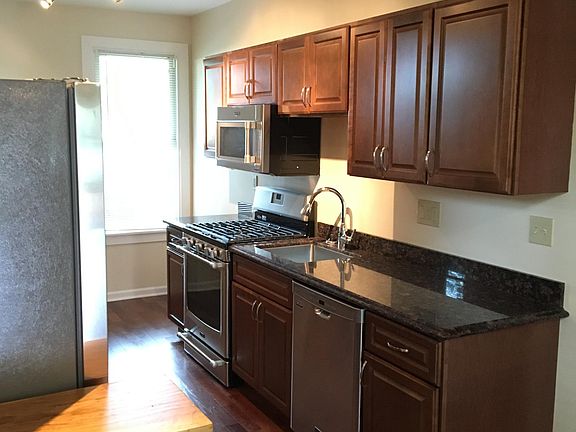3rd image of 3206 Woodbine Ave