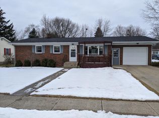 905 Woodlawn Ave, Ludington, MI 49431