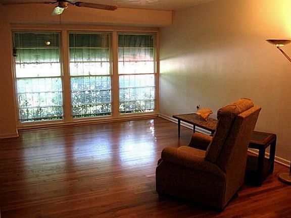 4th image of 2506 S Llewellyn Ave
