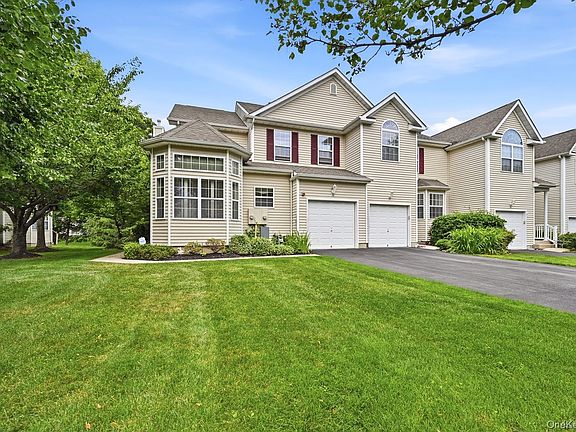 2nd image of 36 Cranberry Circle