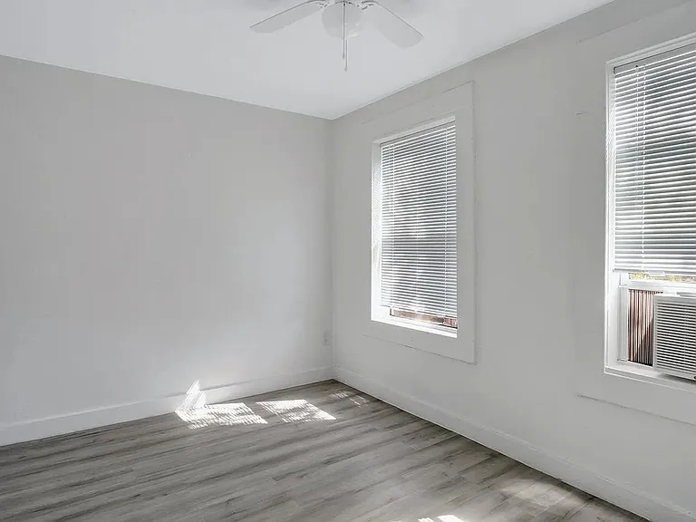 2735 Stuart Dr — Photo 25