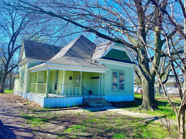 909 W 10th St, Bonham, TX 75418