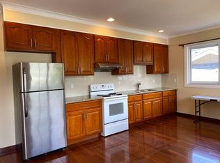 3452 Kalua Rd #1, Honolulu, HI 96816