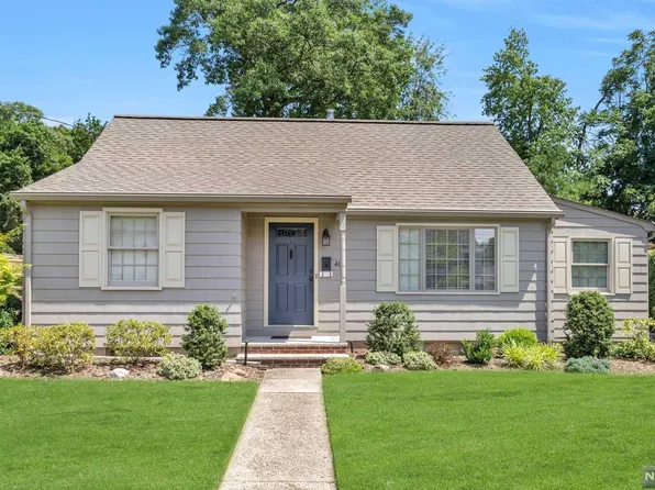 46 Chestnut St, Midland Park, NJ 07432