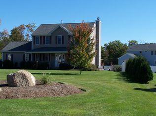 7 Paige Cir, Cranston, RI 02921