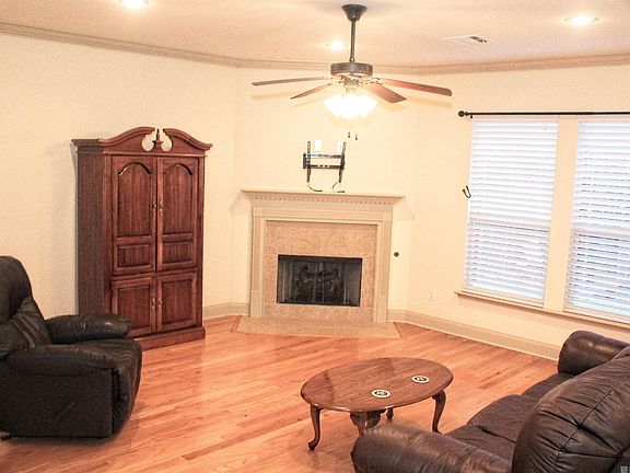 4th image of 23372 Conifer Dr