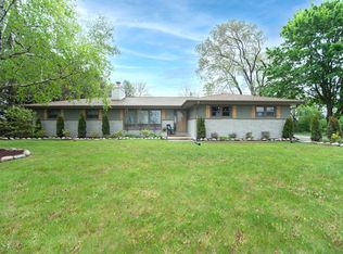 9826 N Wauwatosa Rd, Mequon, WI 53097