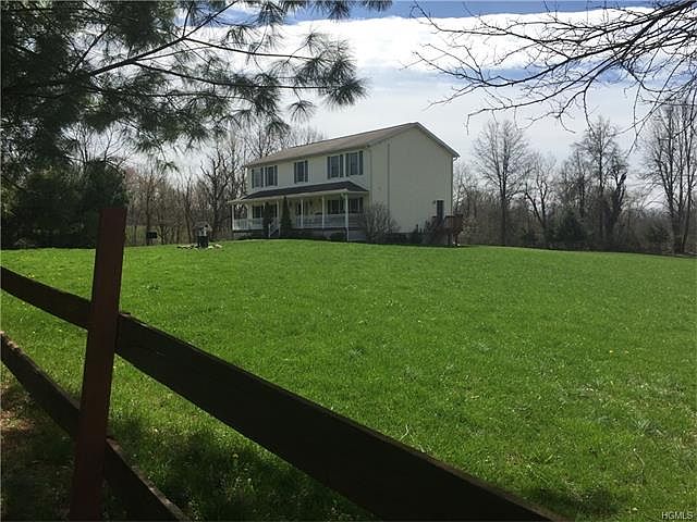 1st image of 4 Winding Hills Dr