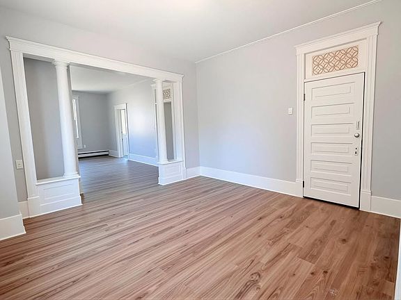 3rd image of 134 Victoria St S #3