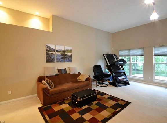 4th image of 8490 Waterside Dr
