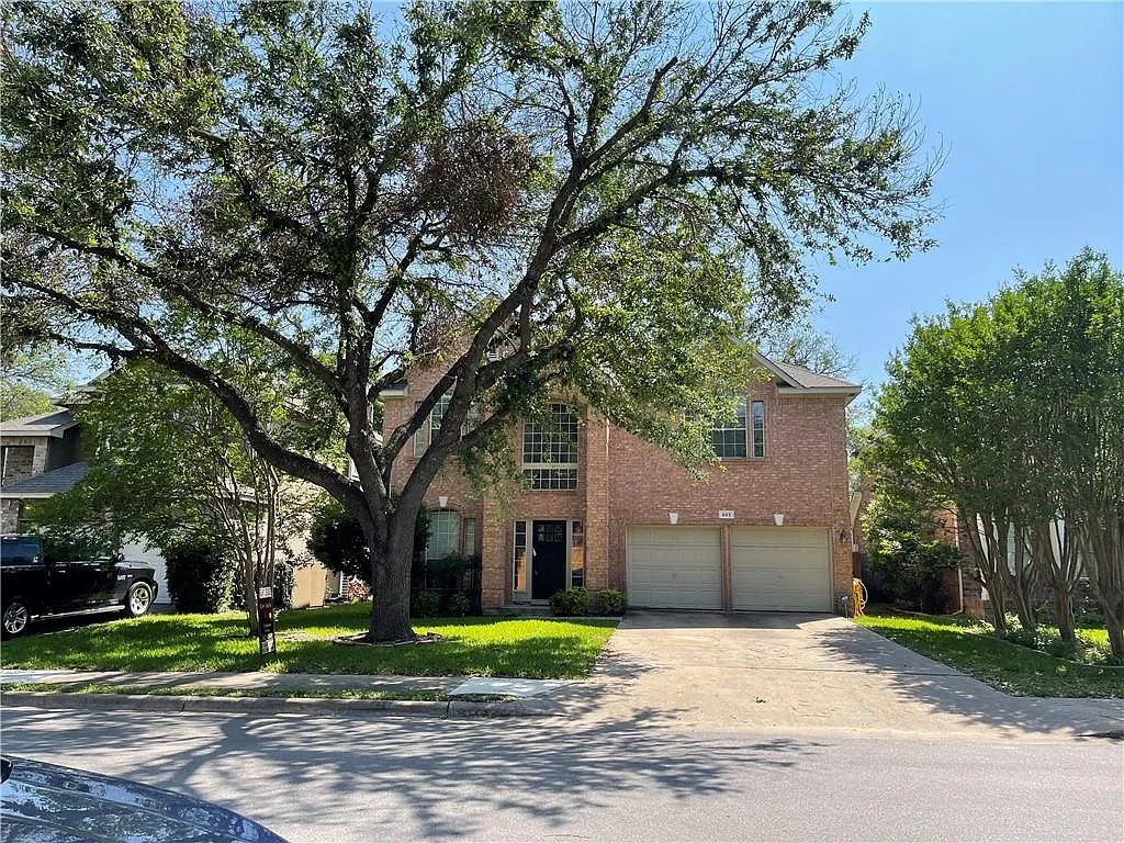 4 bed, 2.5 bath, 2349 sqft, $2,300 — Photo 1