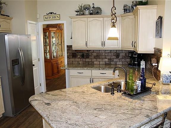 5th image of 153 Huntly Ln