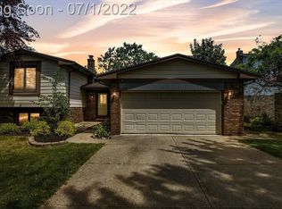 5858 Wedgewood Rd, Canton, MI 48187