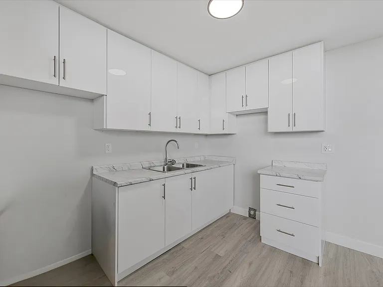 65 Thorncliffe Park Dr #2108 — Photo 9