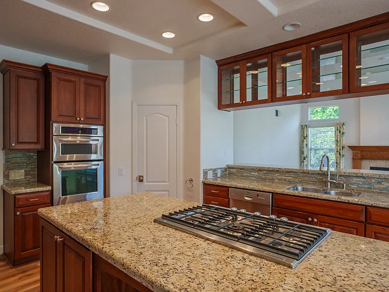 16880 Saint James Dr — Photo 17