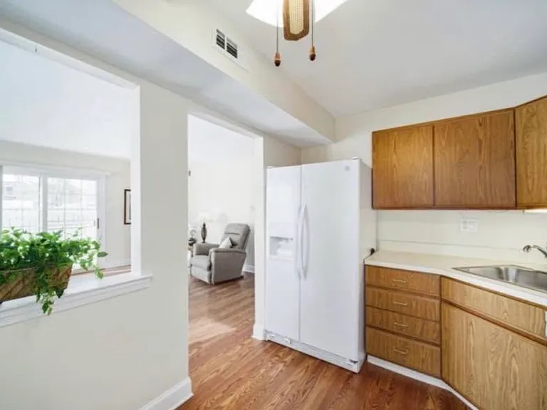 1008 Beacon Hill Dr #1008 — Photo 6