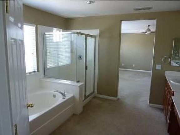 5th image of 2233A Cambridge Dr