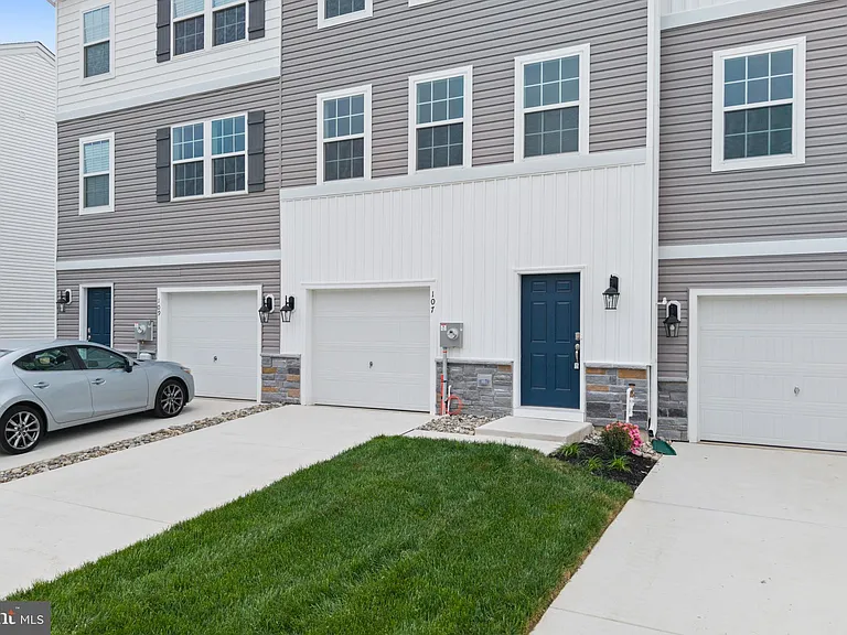107 Clinton St — Photo 4