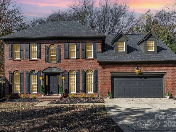 8724 Tamarron Dr, Charlotte, NC 28277