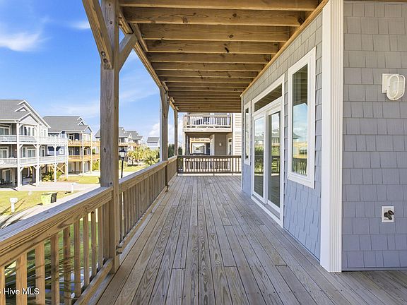 4th image of 304 Oceanaire Lane