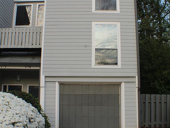 3rd image of 1001 Riverbend Club Dr SE
