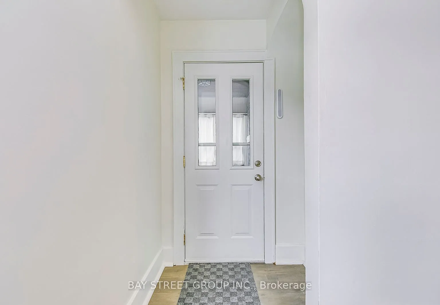 3 bed, $2,400 — Photo 2