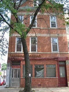 3rd image of 1041 N Wood St #1R