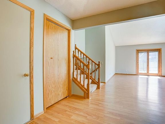 3rd image of 3970 Woodview Dr