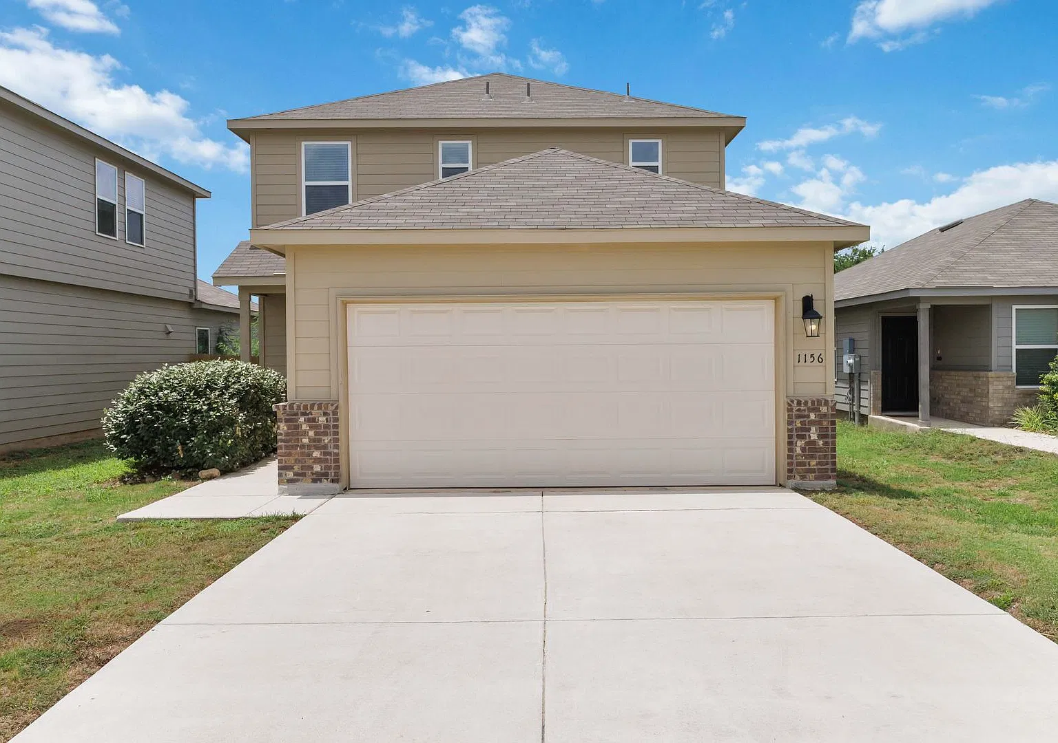 Beautiful Two-Story Home in New Braunfels! — Photo 2