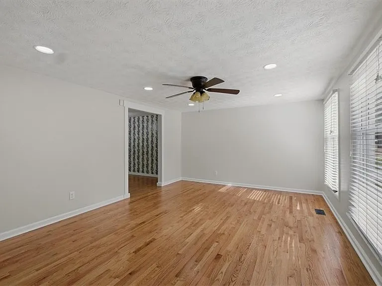 9470 Hillside Dr — Photo 7
