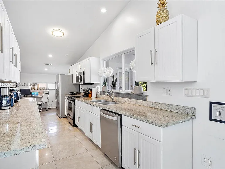 2541 NE 195th St — Photo 34